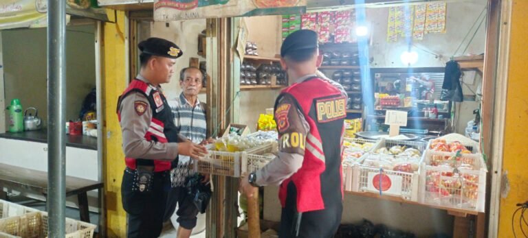 Pastikan Stok Aman Jelang Nataru, Polres Ciamis Awasi Bahan Pokok di Pasar Imbanagara