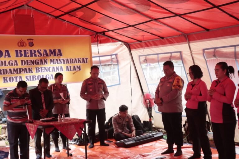 Doa dan Kepedulian di Pengungsian, Polres Sibolga Salurkan Bansos untuk Korban Banjir dan Longsor