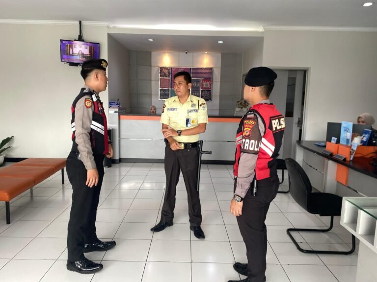 Sat Samapta Polres Ciamis Patroli Kamtibmas ke Obvit, Kali Ini Datangi Bank BRI Unit Imbanagara