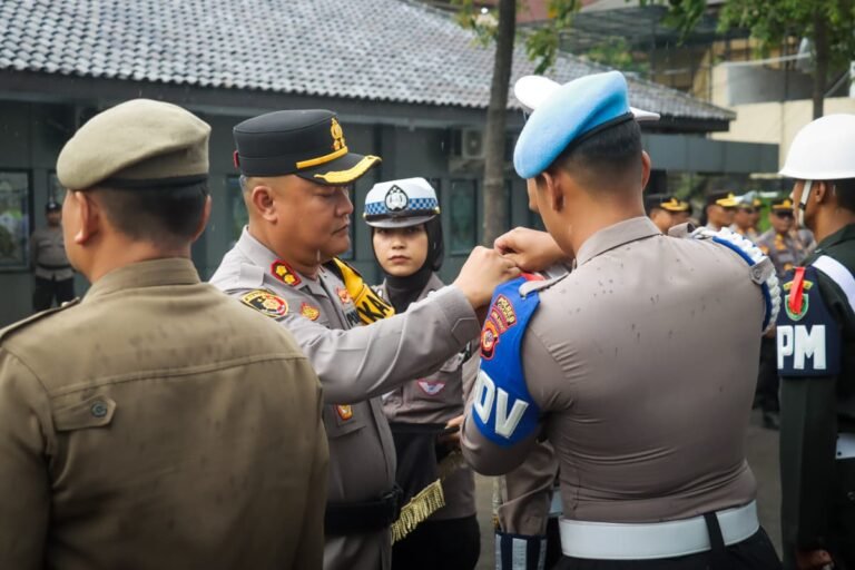 Polres Ciamis Gelar Apel Pasukan Operasi Lilin Lodaya, Perkuat Sinergi Pengamanan Natal dan Tahun Baru 2025–2026