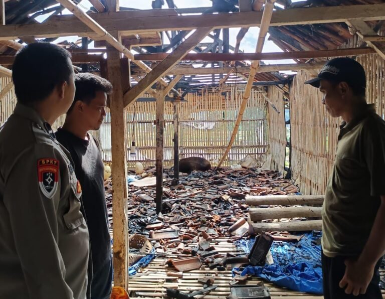 Polsek Cihaurbeuti Tanggap Tangani Kebakaran Kandang Ayam, Pastikan Situasi Aman dan Kondusif
