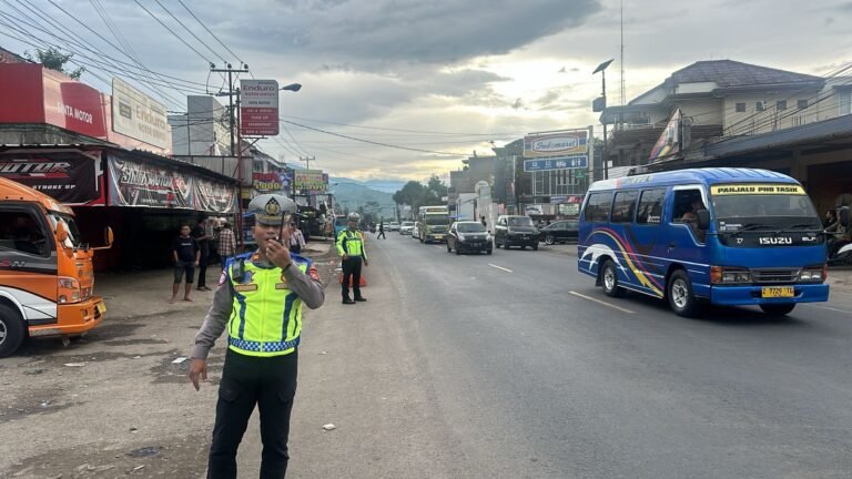 Hari Kedua Ops Lilin Lodaya 2025, Polres Garut Terapkan One Way di Sejumlah Jalur