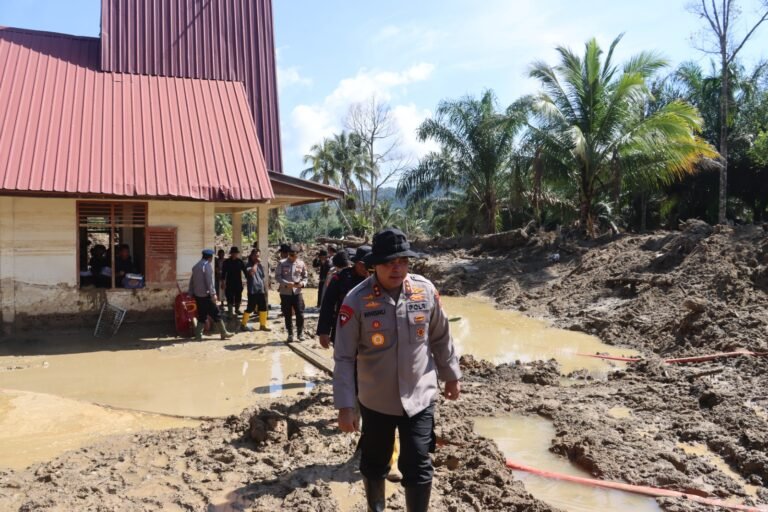 Usai Ibadah Natal, Kapolda Sumut Cek Kesiapan Personel dan Infrastruktur di Tapanuli Selatan