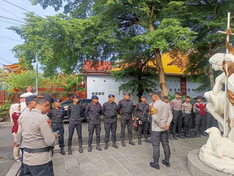 Polres Ciamis Lakukan Sterilisasi Gereja Jelang Natal 2025, Pastikan Ibadah Aman dan Kondusif