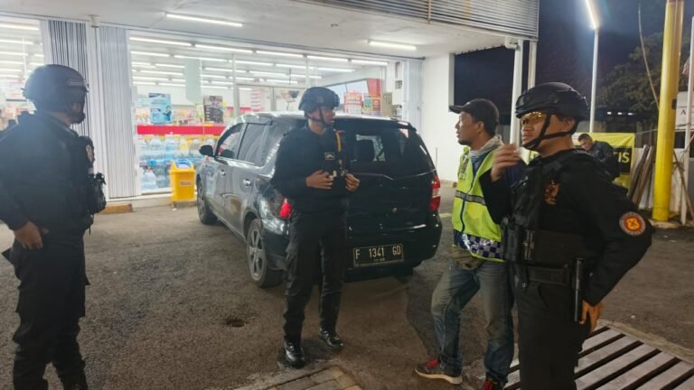 Cipkon Libur Nataru, Satgas Preventif Ops Lilin Lodaya Polres Ciamis Patroli Area Perbelanjaan