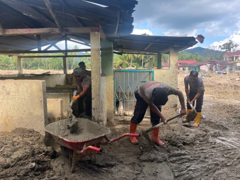 Sinergi Brimob Polda Sumut dan Pramuka, Percepat Pemulihan Fasilitas Ibadah Pasca Bencana Alam