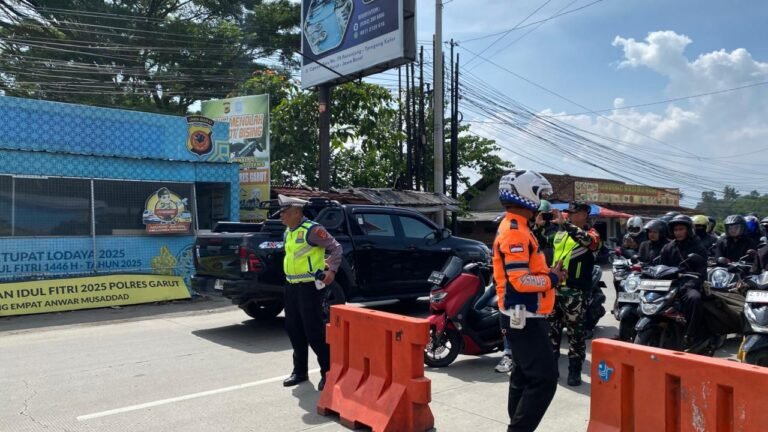 Arus Lalu Lintas Meningkat, Polres Garut Terapkan One Way dalam Rangka Operasi Lilin Lodaya 2025