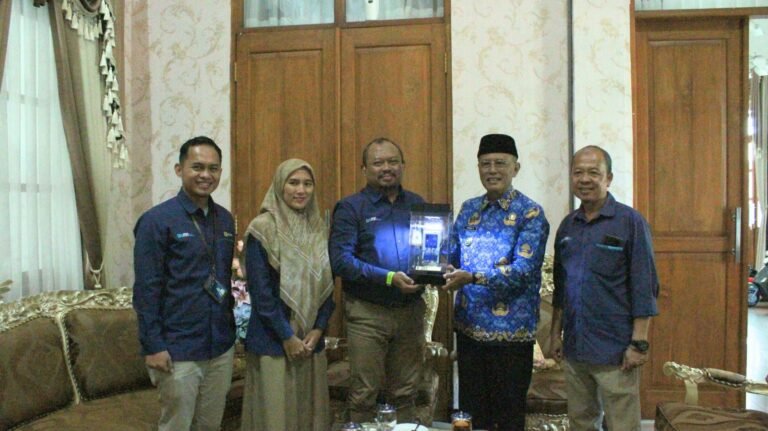 Jelang Perayaan Natal dan Tahun Baru, PLN Tasikmalaya Jalin Silaturahmi dengan Bupati Ciamis untuk Perkuat Sinergi