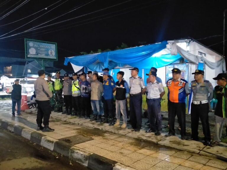 Cek Kesiapan Ops Lilin Lodaya 2024, Personel Pos Pam Banjarsari Lakukan Apel di Malam Natal