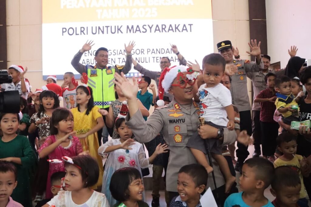 Rayakan Natal di Tengah Bencana, Polri Hadir Menguatkan Warga Adiankoting