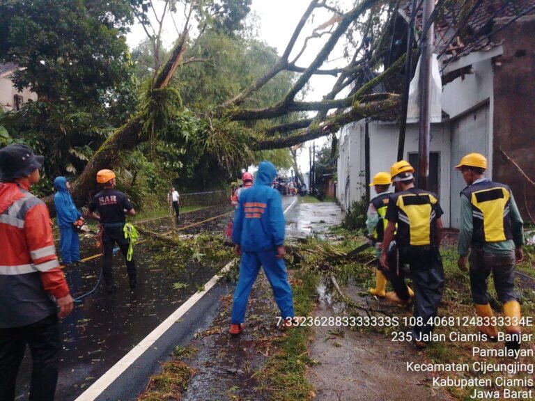 Hujan Lebat dan Angin Kencang Picu Pemadaman Listrik di Sejumlah Wilayah Ciamis