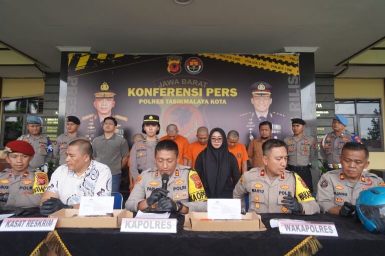 *POLRES TASIKMALAYA KOTA UNGKAP KASUS PENCURIAN DENGAN KEKERASAN MODUS GANJAL ATM