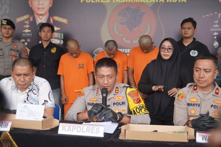 POLRES TASIKMALAYA KOTA UNGKAP JARINGAN PENCURIAN KENDARAAN RODA EMPAT LINTAS WILAYAH