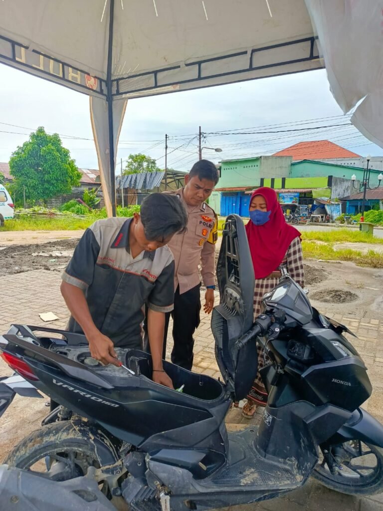 Pulihkan Aktivitas Warga Pascabencana, Kapolres Tapanuli Tengah Gelar Servis Motor Gratis
