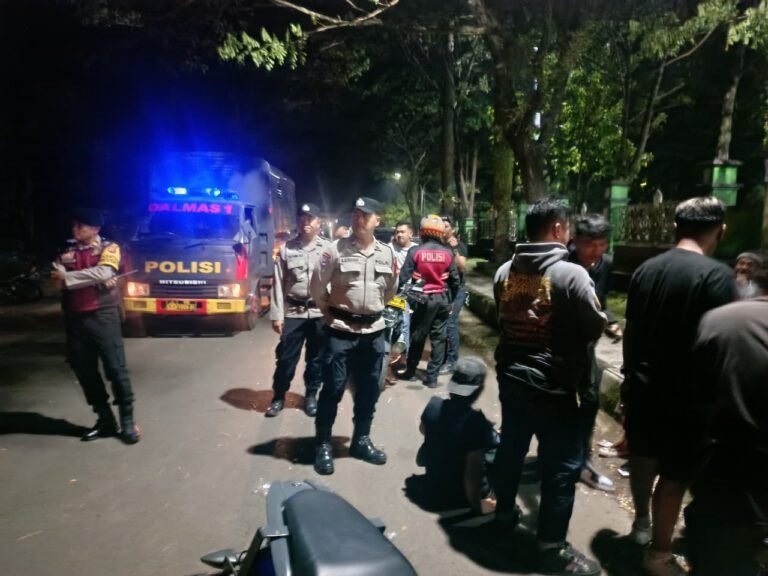 Patroli Malam Hadapi Tahun Baru, Polres Ciamis Amankan dan Bina Warga Saat Konsumsi Miras