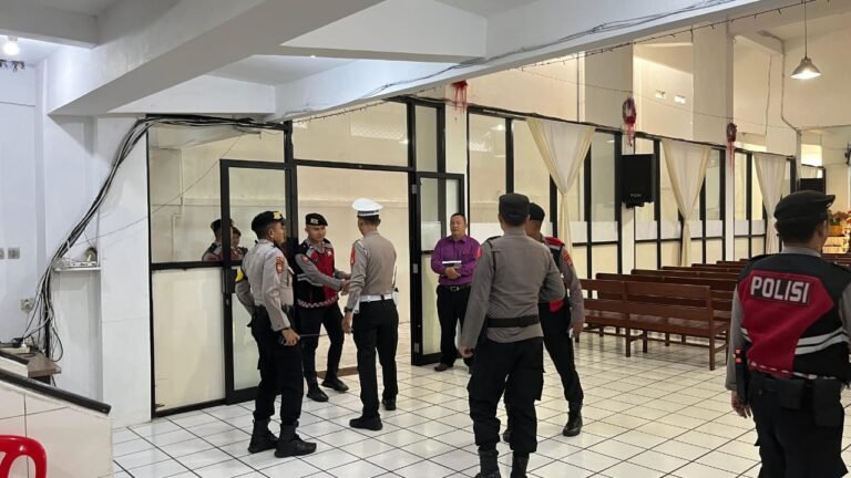 Satgas Preventif Polres Ciamis Beri Pengamanan Ibadah Minggu Pagi di Gereja Kristen Indonesia Ciamis