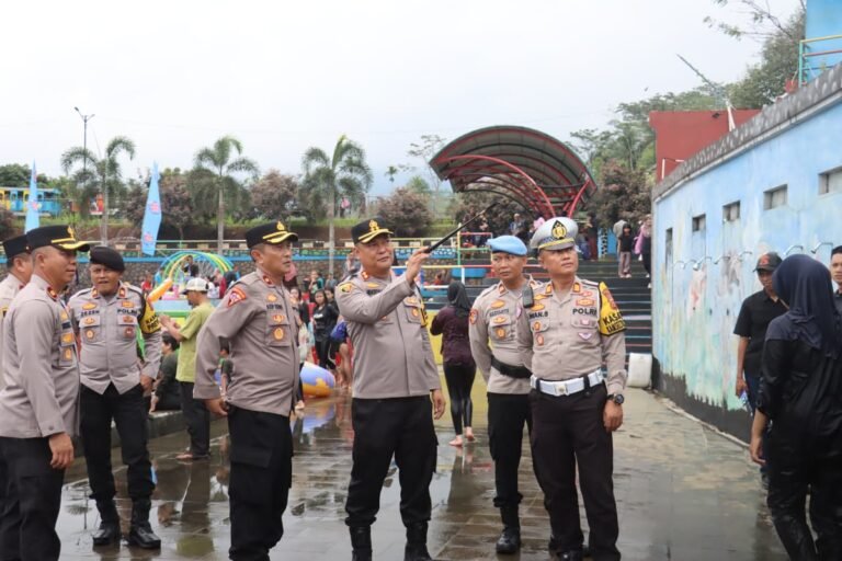 Kapolres Ciamis Turun Langsung Monitoring Objek Wisata Waterboom Sumberjaya, Pastikan Keamanan Libur Natal dan Tahun Baru