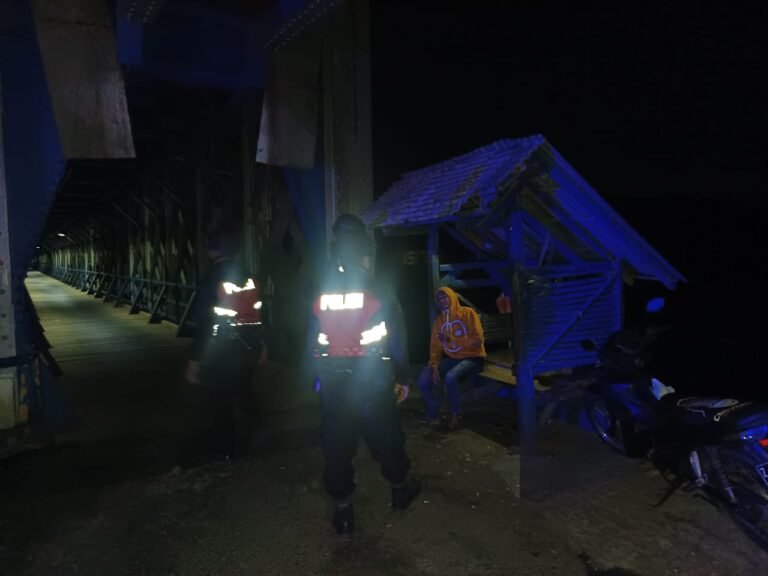Cipkon Libur Nataru, Satgas Preventif Ops Lilin Lodaya Patroli ke Jembatan Cirahong