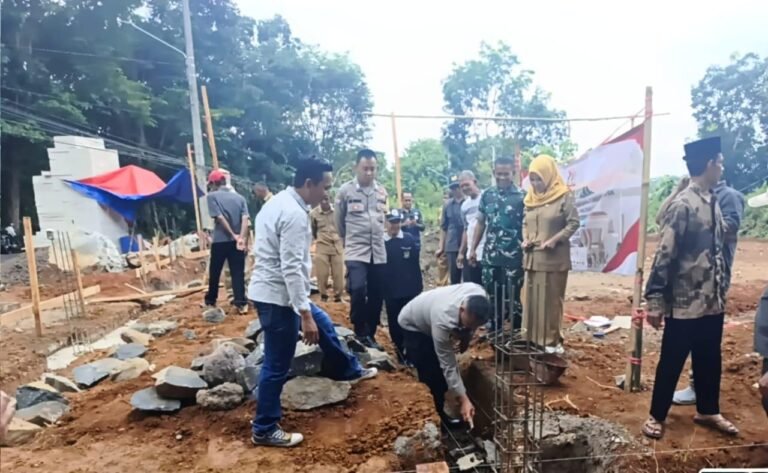 Polsek Cijeungjing Polres Ciamis Hadiri Peletakan Batu Pertama Pembangunan KDMP Desa Bojongmengger, Dukung Penguatan Ekonomi Desa