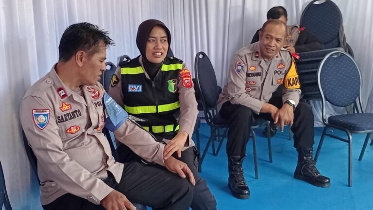 Sidokkes Polres Garut Lakukan Pemeriksaan Kesehatan Personel di Lapangan Dukung Operasi Lilin Lodaya 2025