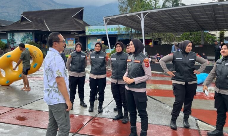 Patroli Polwan Intan Garut Amankan Tempat Wisata Situ Bagendit Banyuresmi