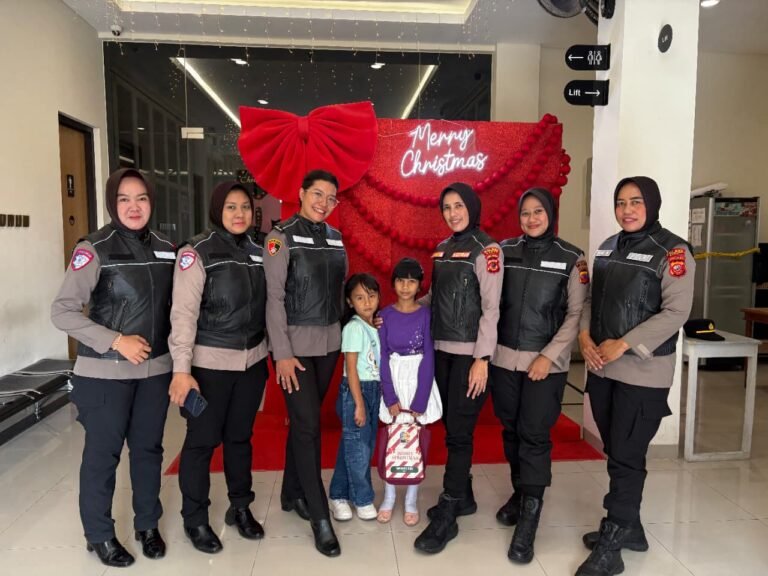 Patroli Polwan Intan Laksanakan Himbauan Humanis di Kawasan Wisata Cipanas dan Gereja di Kabupaten Garut