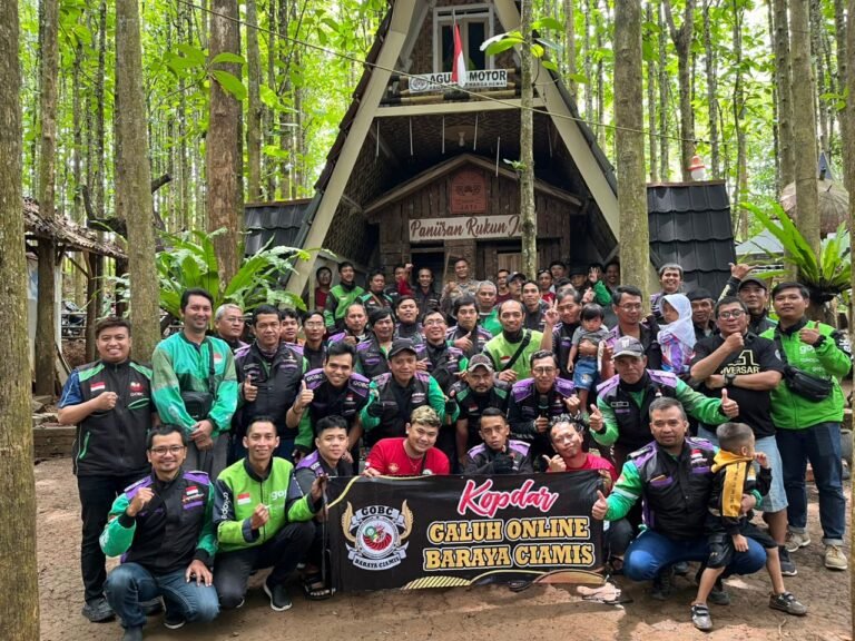 Datangi Basecamp, Polsek Ciamis Polres Ciamis Ajak Ojol di Ciamis Jaga Kondusifitas Pasca Nataru