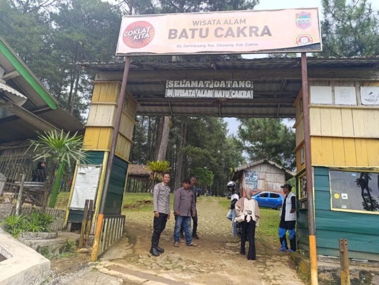 Pasca Nataru, Polsek Cikoneng Polres Ciamis Patroli dan Pengawasan di Wisata Batu Cakra