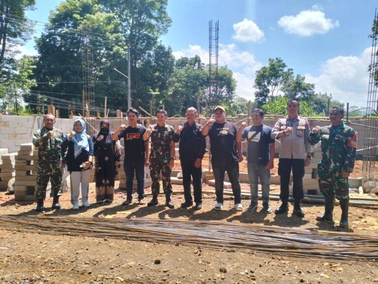 Polsek Cijeungjing Dampingi Dandim 0613/Ciamis Pantau Progres Pembangunan KDMP Bojongmengger