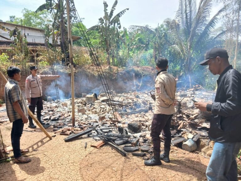 Konsleting Listrik Diduga Penyebab Kebakaran Rumah di Caringin, Polsek Lakukan Cek TKP