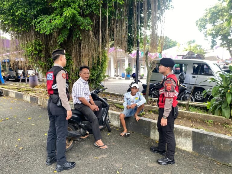 Cipkon Aksi Premanisme di Ruang Publik, Samapta Polres Ciamis Patroli Jalan Kaki di Terminal Ciamis