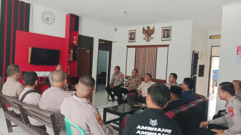 Kapolsek Banjarsari Berikan Arahan Internal, Perkuat Soliditas Personel untuk Optimalisasi Pelayanan Masyarakat
