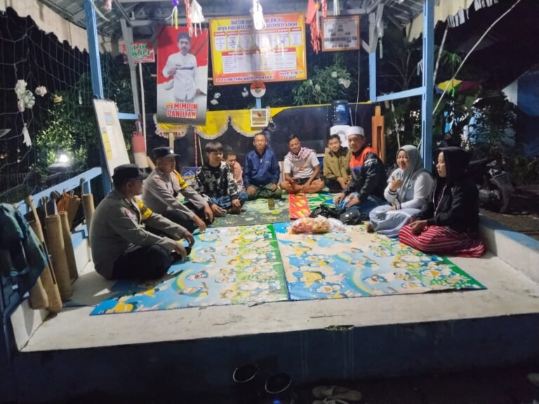 Berikan Rasa Aman, Personel Polsek Kawali Polres Ciamis Patroli Dialogis di Malam Hari