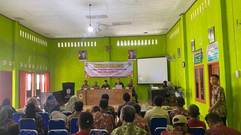 Polsek Cisaga Polres Ciamis Ikuti Musdes Realisasi Anggaran Tahun 2025 di Desa Danasari