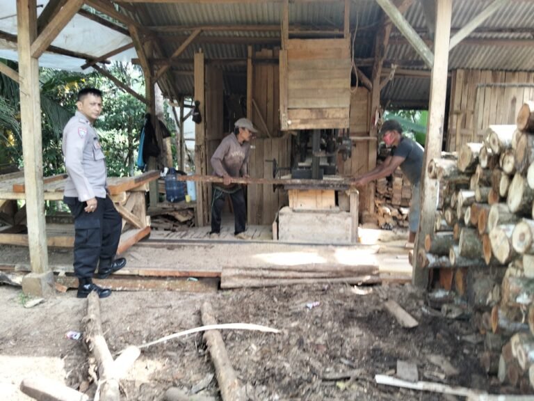 Polsek Rancah Intensifkan Sambang dan Silaturahmi, Perkuat Peran Polri Jaga Kamtibmas Desa Cisontrol