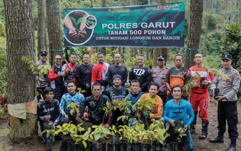 Kita Jaga Alam dan Alam Jaga Kita, Polres Garut Tanam Ratusan Pohon di Batu Lempar
