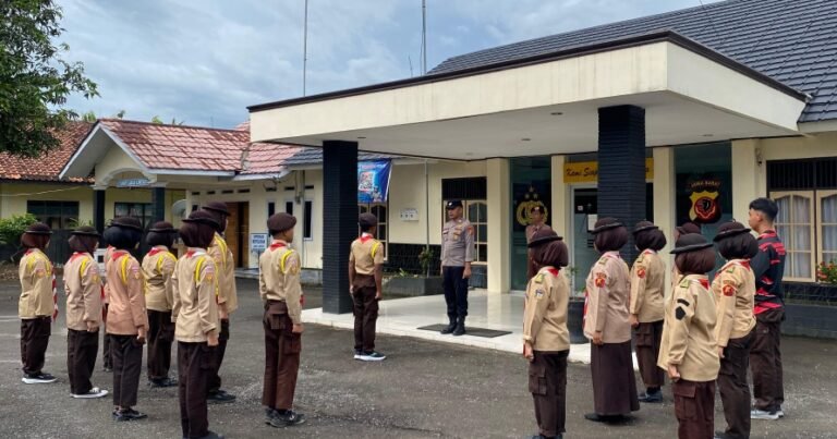 Polsek Banjarsari Polres Ciamis Binlat ke Anggota Saka Bhayangkara Kwartir Ranting Banjarsari