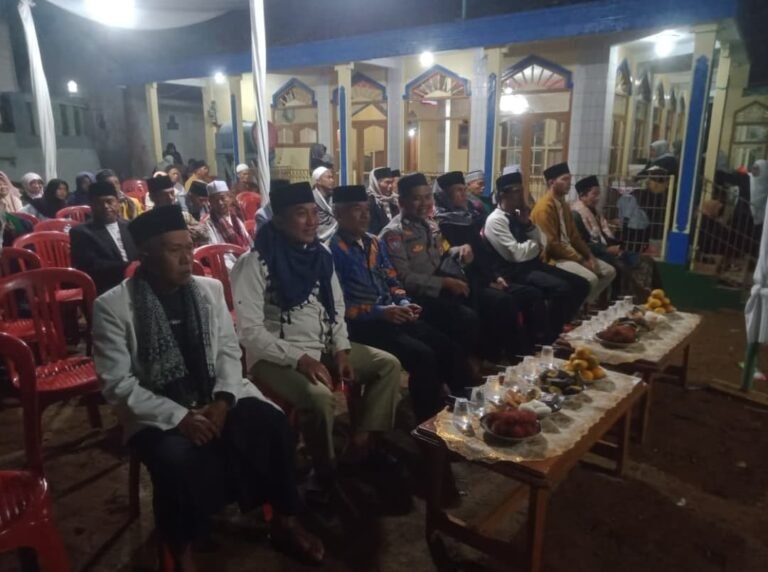 Polsek Panjalu Hadiri dan Amankan Peringatan Isra Mi’raj di Desa Bahara, Polri Dukung Kerukunan dan Kegiatan Keagamaan Warga