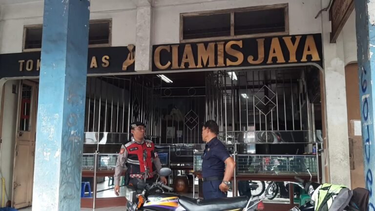 Cipkon Kamtibmas di Ruang Publik, Samapta Polres Ciamis Patroli ke Kawasan Pertokoan