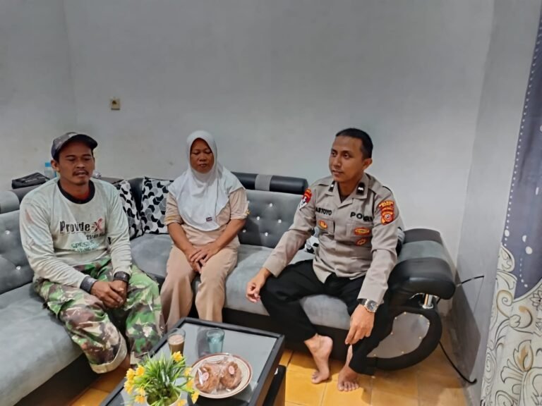 Polsek Cihaurbeuti Perkuat Silaturahmi dengan Tokoh Masyarakat, Wujud Peran Polri Jaga Kamtibmas Desa Sukamaju