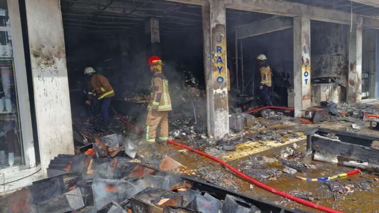 Toko Oleh-oleh Tiara Snack di Garut Terbakar, Kerugian Ditaksir Capai Rp300 Juta