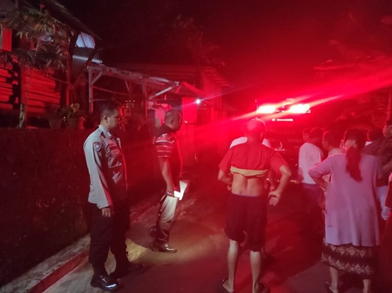 Polsek Cikoneng Sigap Tangani Kebakaran Pabrik Kerupuk di Cikoneng, Pastikan Situasi Aman dan Kondusif