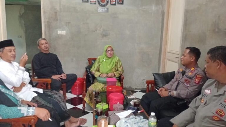 Kapolsek Bungbulang Jalin Silaturahmi Kamtibmas dengan Pimpinan Ponpes Nijamiah Syafi’iyah