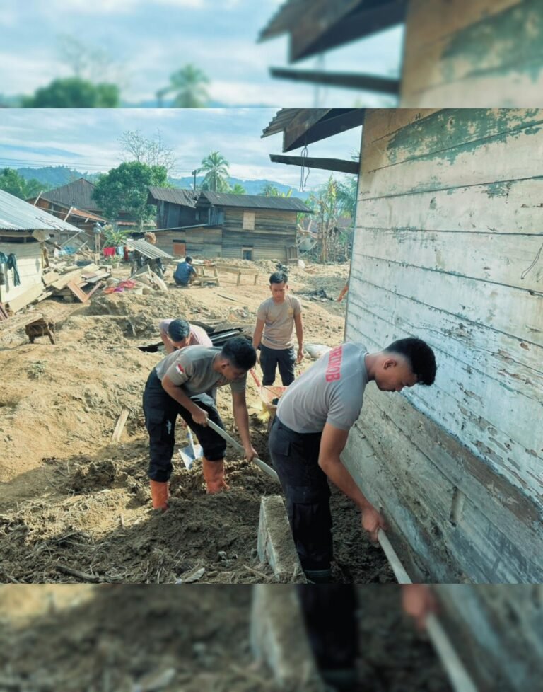 Brimob Hadir Dukung Pemulihan Rumah dan Aktivitas Ibadah Pascabencana Batang Toru