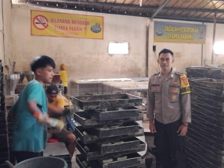 Perkuat Sinergitas, Polsek Cikoneng Datangi Pabrik Golden Gegempalan Beri Imbauan Kamtibmas