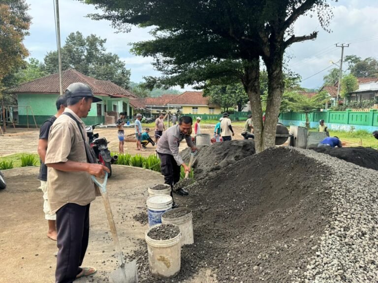 Polsek Kawali Dukung Pembangunan Sarana Olahraga Desa, Wujud Peran Polri Perkuat Sinergi dan Kamtibmas