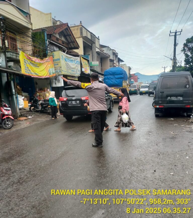 Berikan Rasa Aman, Polsek Samarang Bersama Personel Giat Pengaturan Lalu Lintas