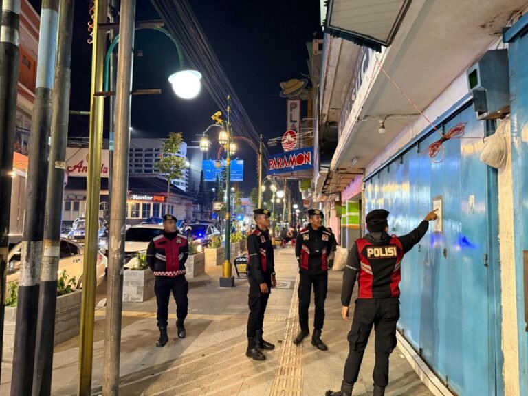 Sat Samapta Polres Garut Laksanakan Patroli Jalan Kaki di Wilayah Perkotaan