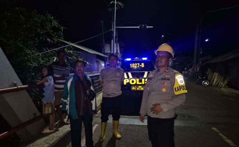 Polsek Cikelet Laksanakan Mitigasi Bencana Alam Pasca Hujan Lebat