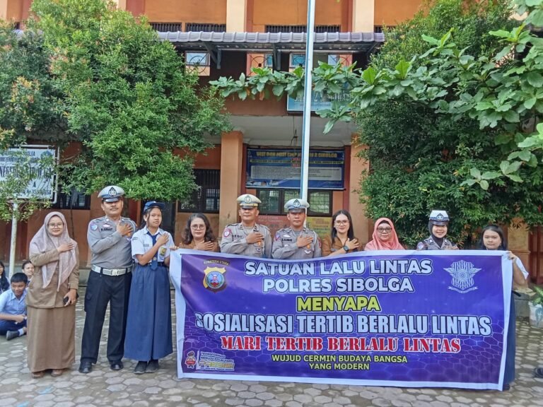 Satuan Lalu Lntas Polres Sibolga Gelar Police Goes to School di SMPN 2 Sibolga